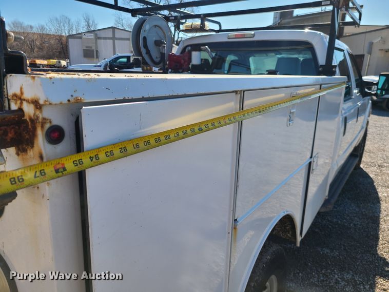 image for item JG9454 2013 Ford F250 Super Duty  Crew Cab utility bed pickup truck