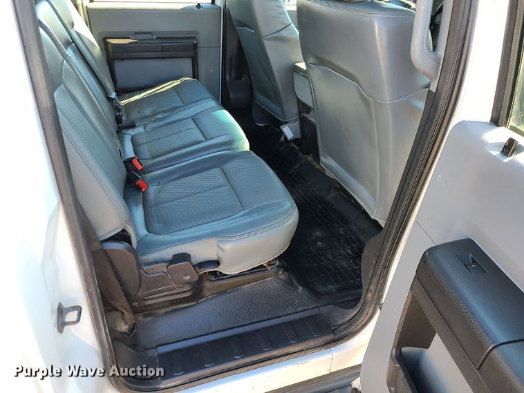 image for item JG9454 2013 Ford F250 Super Duty  Crew Cab utility bed pickup truck