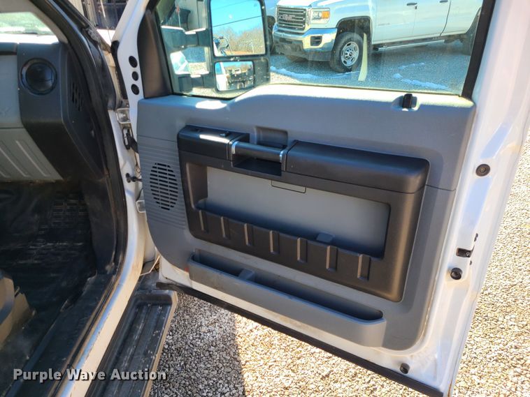 image for item JG9454 2013 Ford F250 Super Duty  Crew Cab utility bed pickup truck