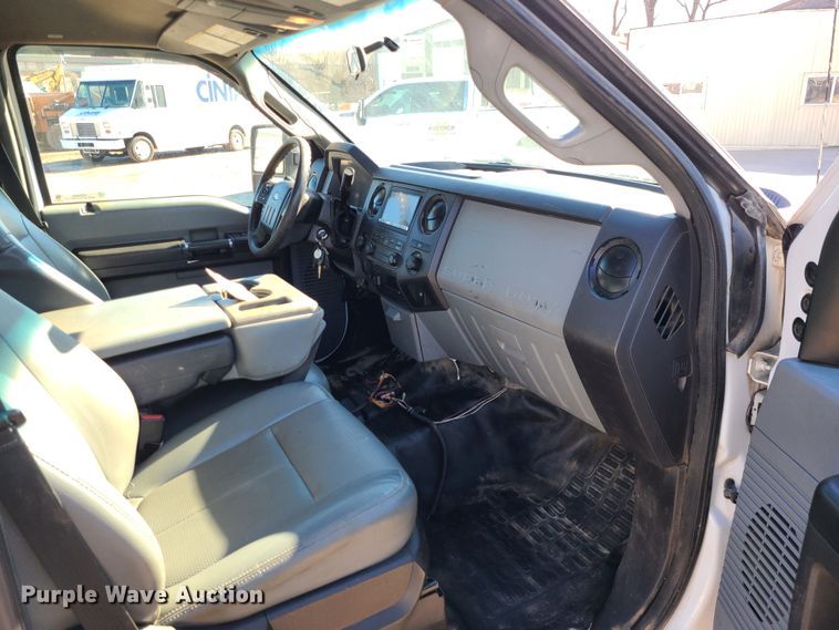 image for item JG9454 2013 Ford F250 Super Duty  Crew Cab utility bed pickup truck