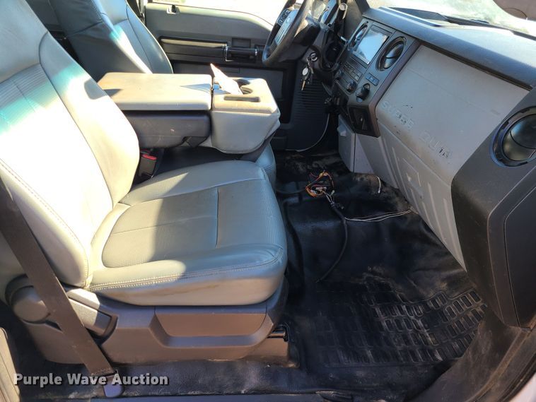 image for item JG9454 2013 Ford F250 Super Duty  Crew Cab utility bed pickup truck