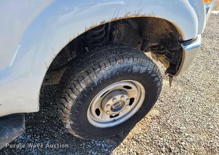 image for item JG9454 2013 Ford F250 Super Duty  Crew Cab utility bed pickup truck