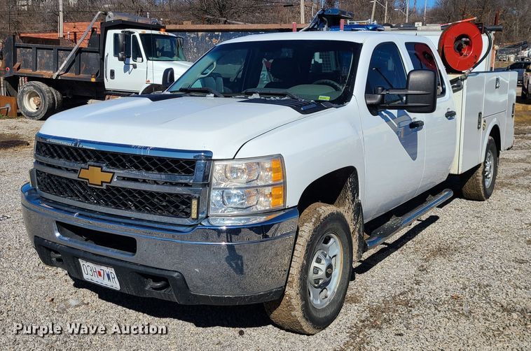 image for item JG9457 2013 Chevrolet Silverado 2500HD  Crew Cab utility bed pickup truck