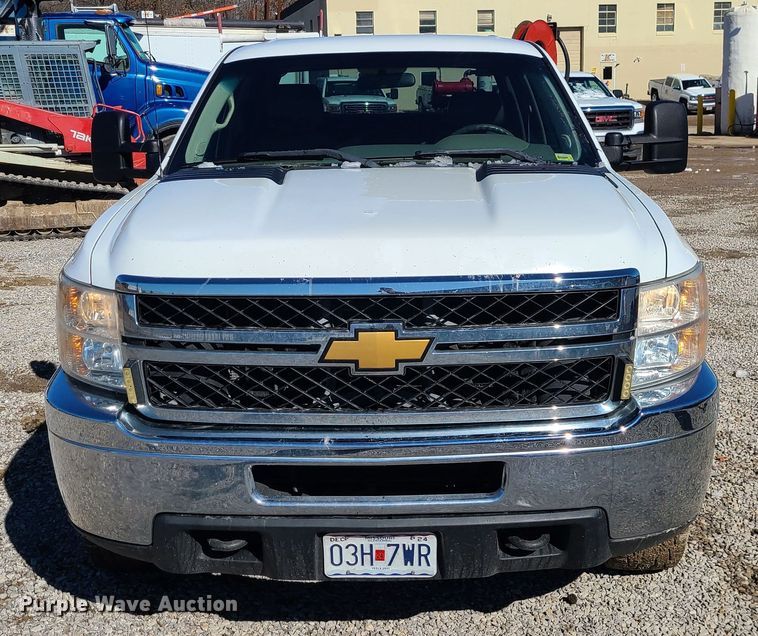 image for item JG9457 2013 Chevrolet Silverado 2500HD  Crew Cab utility bed pickup truck