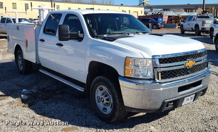 image for item JG9457 2013 Chevrolet Silverado 2500HD  Crew Cab utility bed pickup truck
