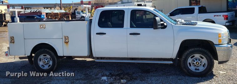 image for item JG9457 2013 Chevrolet Silverado 2500HD  Crew Cab utility bed pickup truck