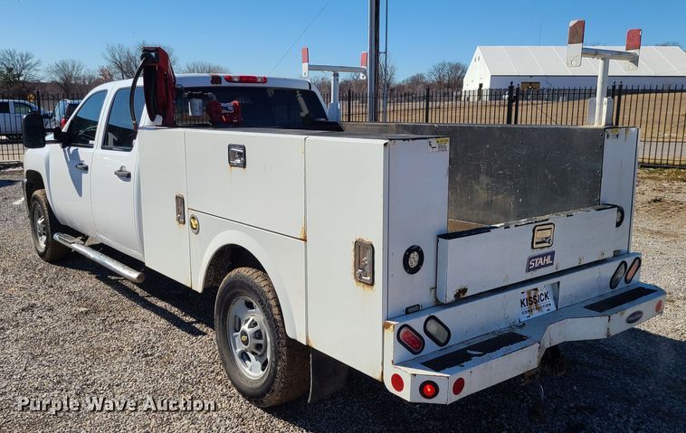 image for item JG9457 2013 Chevrolet Silverado 2500HD  Crew Cab utility bed pickup truck