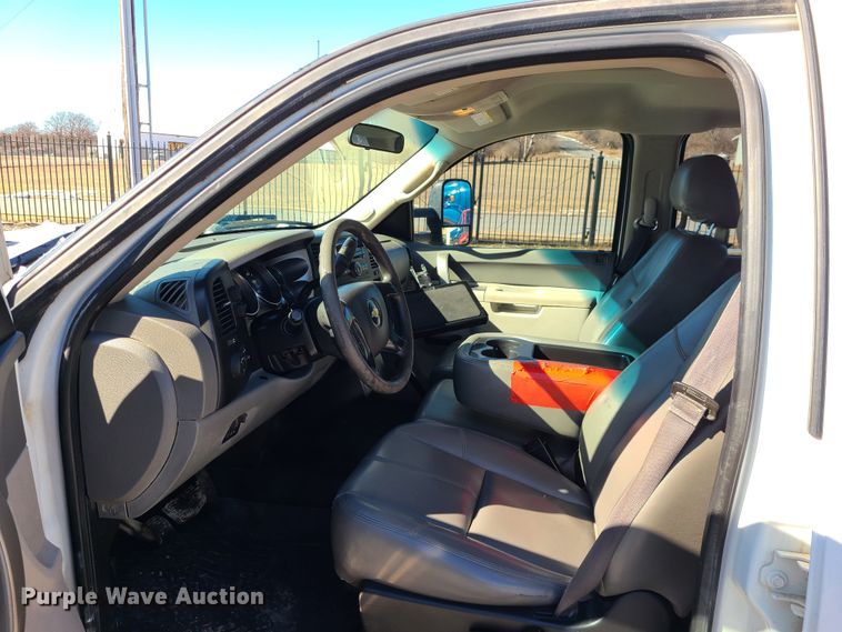 image for item JG9457 2013 Chevrolet Silverado 2500HD  Crew Cab utility bed pickup truck