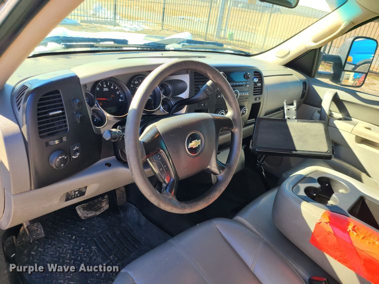 image for item JG9457 2013 Chevrolet Silverado 2500HD  Crew Cab utility bed pickup truck