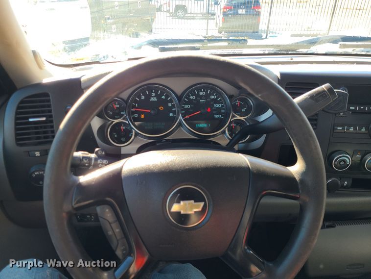 image for item JG9457 2013 Chevrolet Silverado 2500HD  Crew Cab utility bed pickup truck