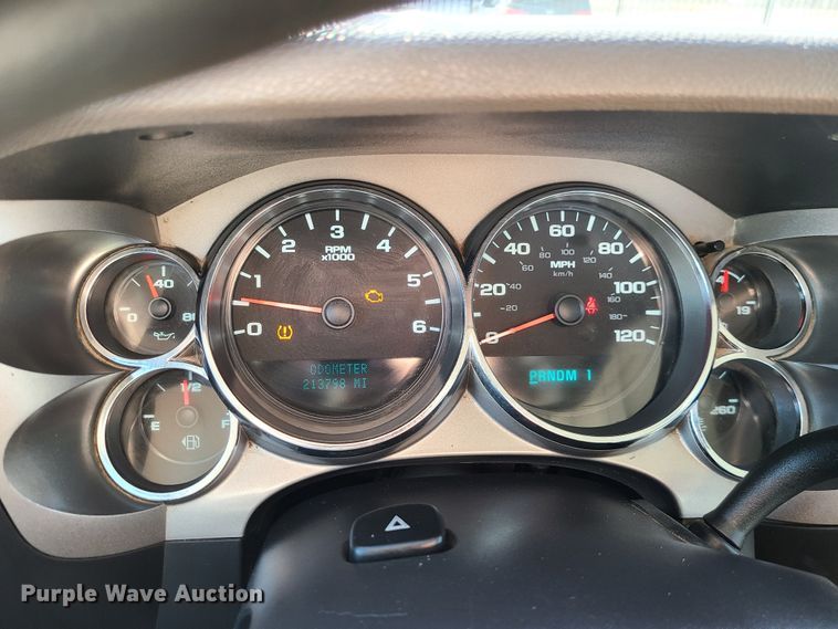 image for item JG9457 2013 Chevrolet Silverado 2500HD  Crew Cab utility bed pickup truck