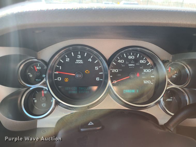 image for item JG9457 2013 Chevrolet Silverado 2500HD  Crew Cab utility bed pickup truck