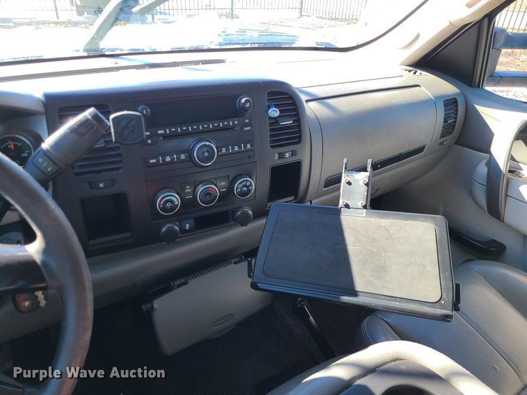 image for item JG9457 2013 Chevrolet Silverado 2500HD  Crew Cab utility bed pickup truck