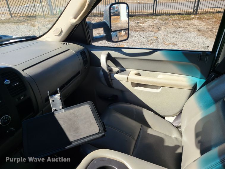 image for item JG9457 2013 Chevrolet Silverado 2500HD  Crew Cab utility bed pickup truck