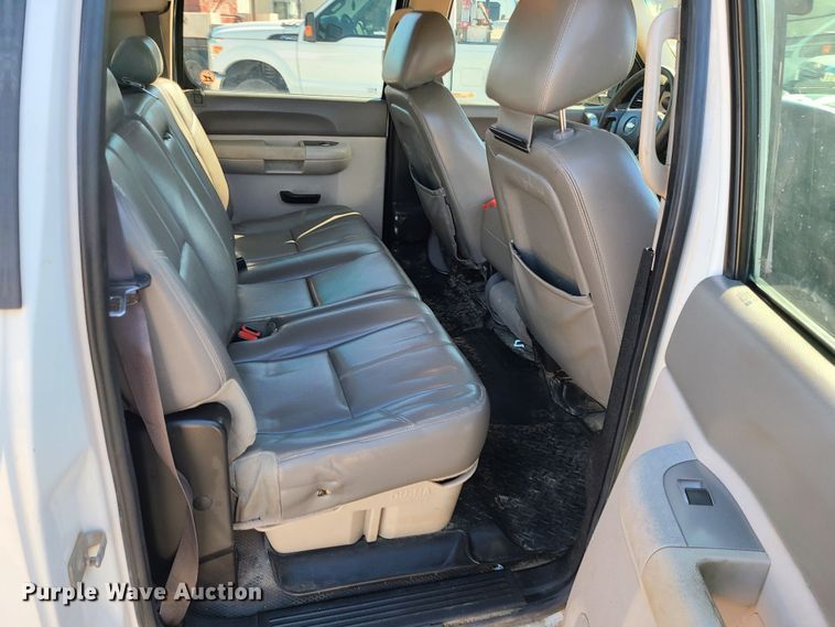 image for item JG9457 2013 Chevrolet Silverado 2500HD  Crew Cab utility bed pickup truck