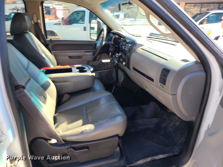 image for item JG9457 2013 Chevrolet Silverado 2500HD  Crew Cab utility bed pickup truck