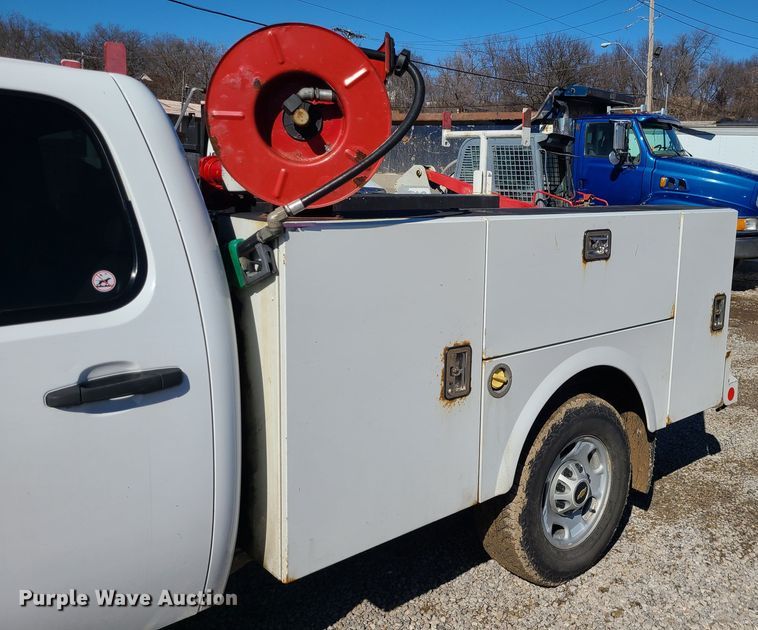 image for item JG9457 2013 Chevrolet Silverado 2500HD  Crew Cab utility bed pickup truck