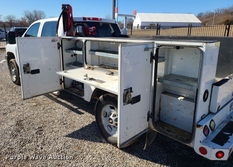 image for item JG9457 2013 Chevrolet Silverado 2500HD  Crew Cab utility bed pickup truck