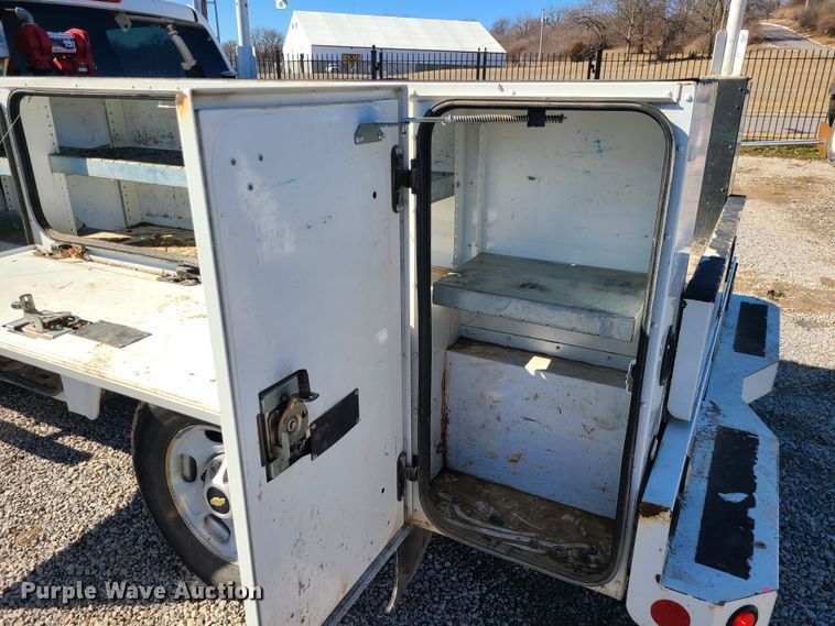 image for item JG9457 2013 Chevrolet Silverado 2500HD  Crew Cab utility bed pickup truck