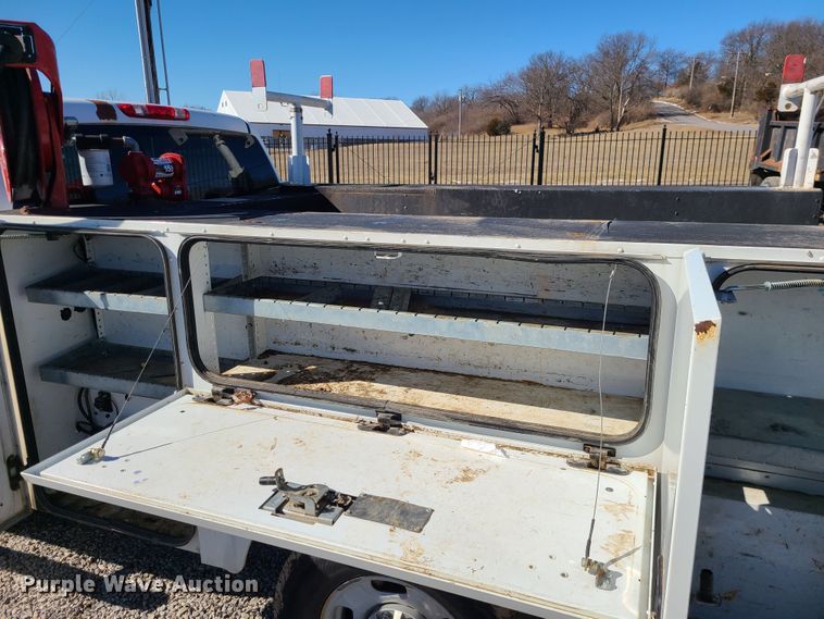 image for item JG9457 2013 Chevrolet Silverado 2500HD  Crew Cab utility bed pickup truck