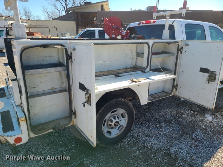 image for item JG9457 2013 Chevrolet Silverado 2500HD  Crew Cab utility bed pickup truck