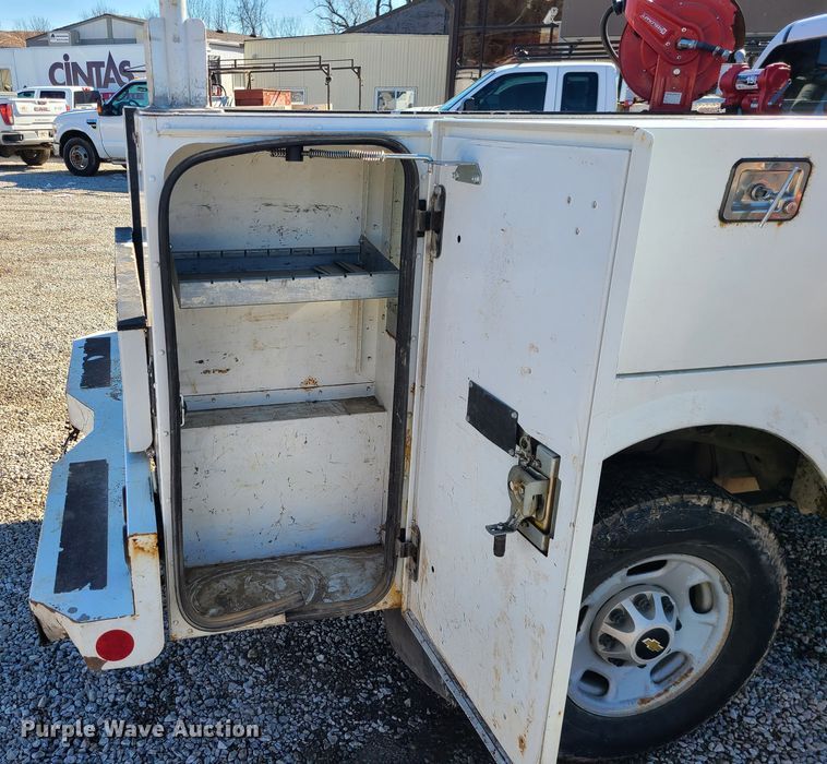 image for item JG9457 2013 Chevrolet Silverado 2500HD  Crew Cab utility bed pickup truck