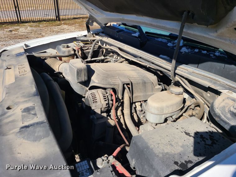 image for item JG9457 2013 Chevrolet Silverado 2500HD  Crew Cab utility bed pickup truck