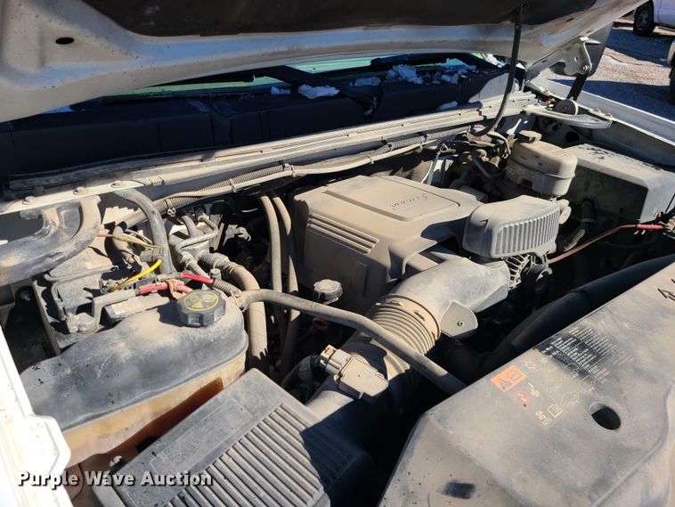 image for item JG9457 2013 Chevrolet Silverado 2500HD  Crew Cab utility bed pickup truck