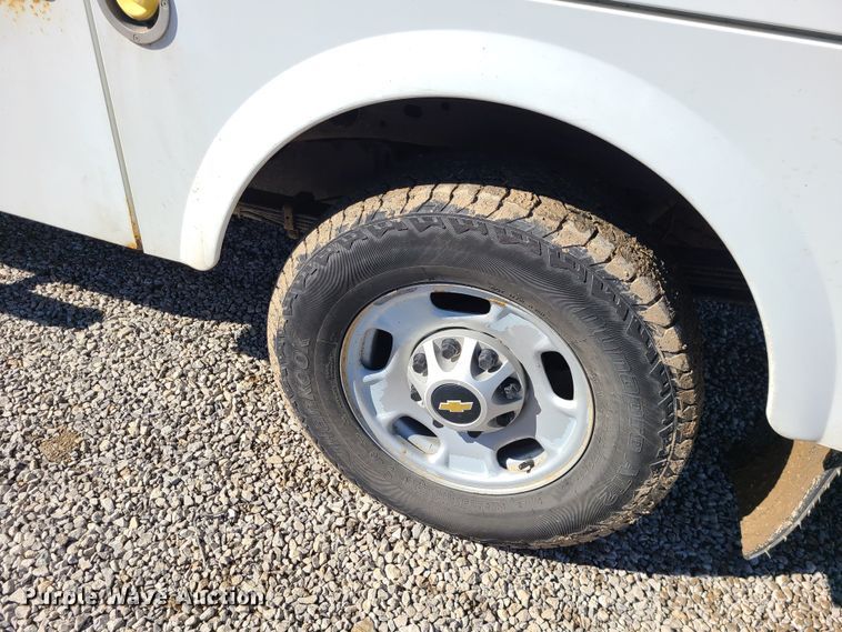 image for item JG9457 2013 Chevrolet Silverado 2500HD  Crew Cab utility bed pickup truck