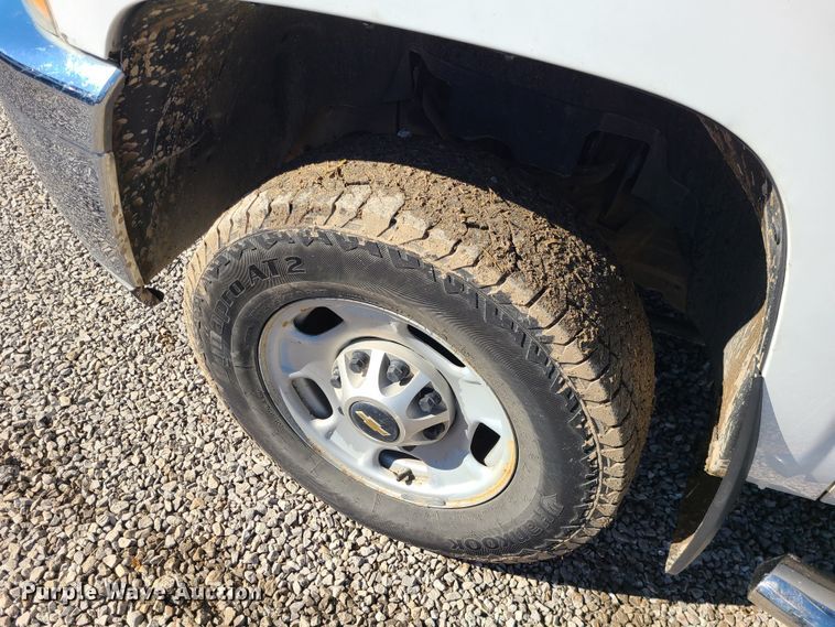 image for item JG9457 2013 Chevrolet Silverado 2500HD  Crew Cab utility bed pickup truck