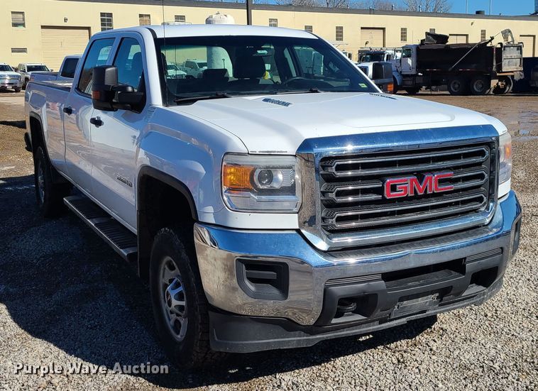 image for item JG9458 2015 GMC Sierra 2500HD  Crew Cab pickup truck