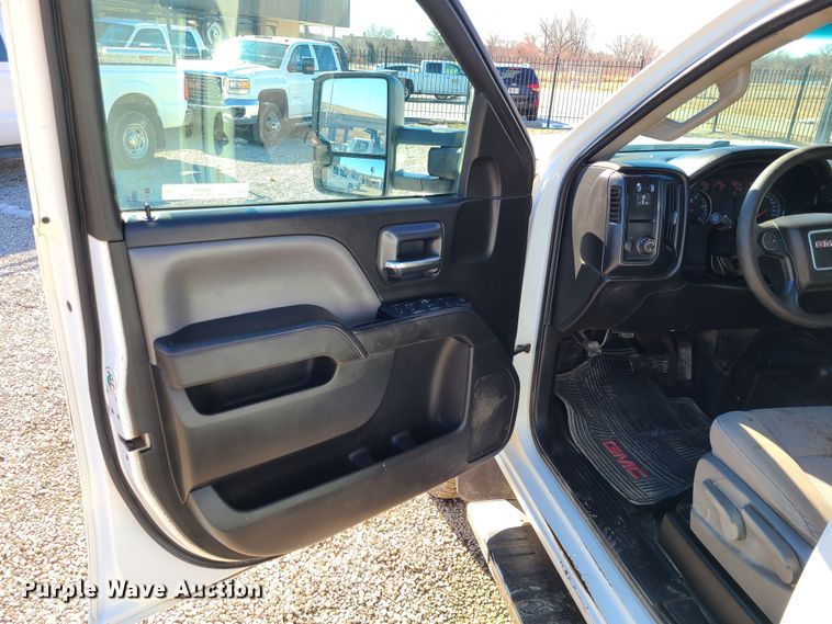 image for item JG9458 2015 GMC Sierra 2500HD  Crew Cab pickup truck