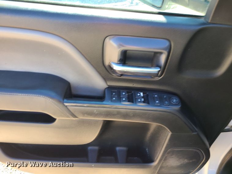 image for item JG9458 2015 GMC Sierra 2500HD  Crew Cab pickup truck