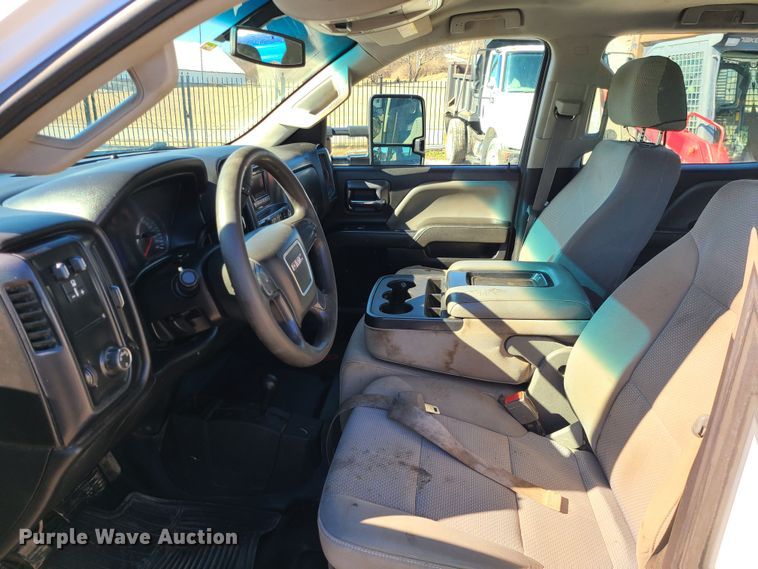 image for item JG9458 2015 GMC Sierra 2500HD  Crew Cab pickup truck