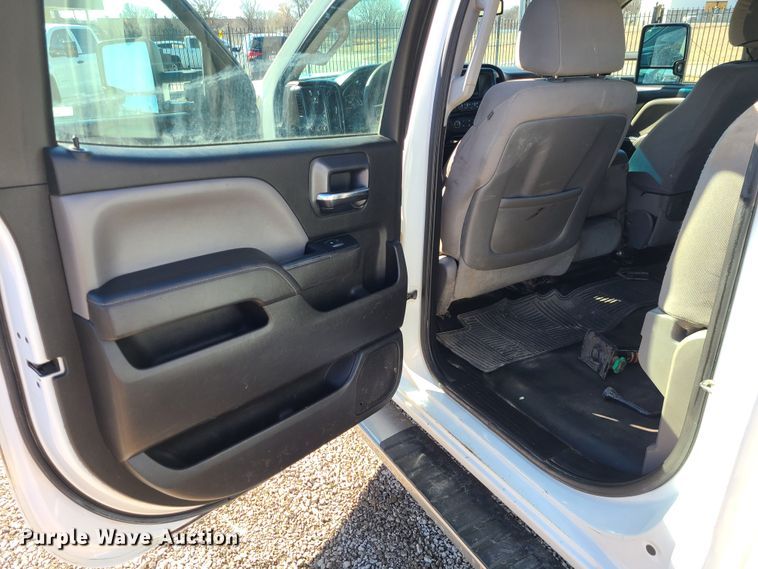 image for item JG9458 2015 GMC Sierra 2500HD  Crew Cab pickup truck