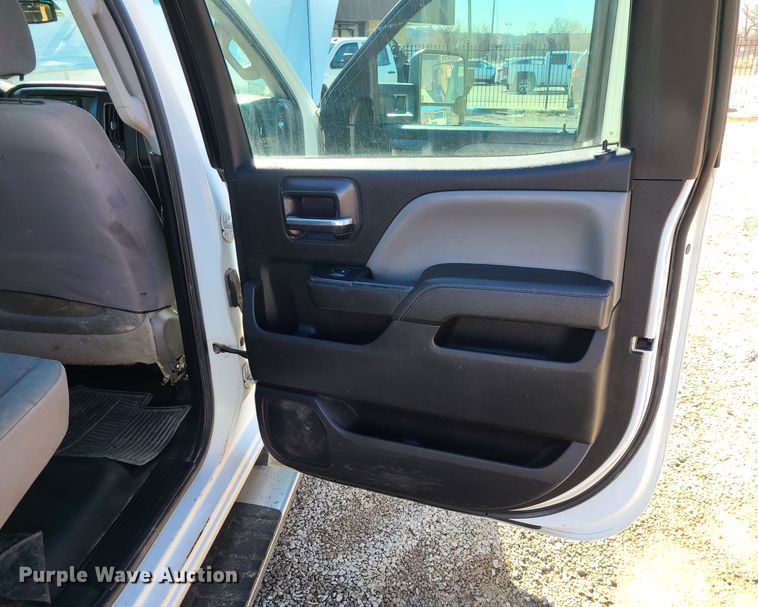 image for item JG9458 2015 GMC Sierra 2500HD  Crew Cab pickup truck