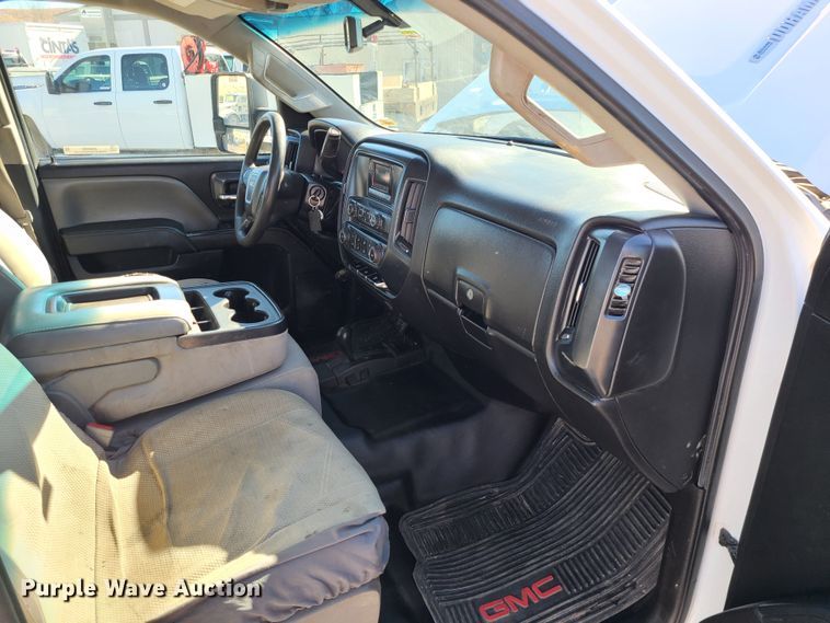 image for item JG9458 2015 GMC Sierra 2500HD  Crew Cab pickup truck