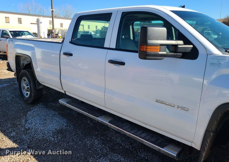 image for item JG9458 2015 GMC Sierra 2500HD  Crew Cab pickup truck