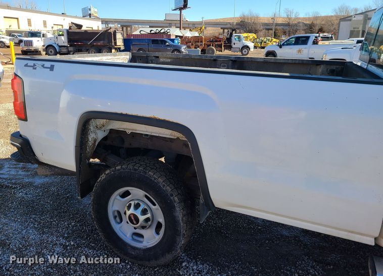 image for item JG9458 2015 GMC Sierra 2500HD  Crew Cab pickup truck