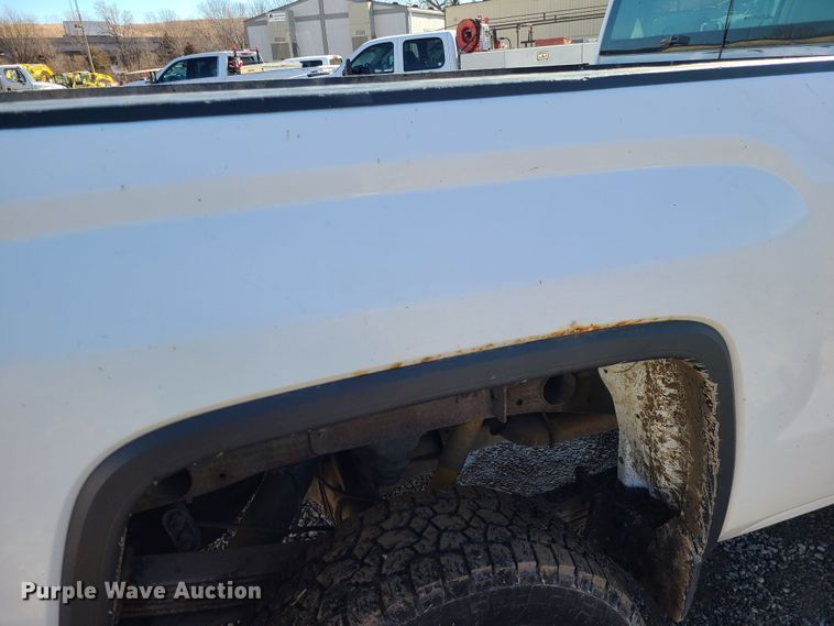 image for item JG9458 2015 GMC Sierra 2500HD  Crew Cab pickup truck