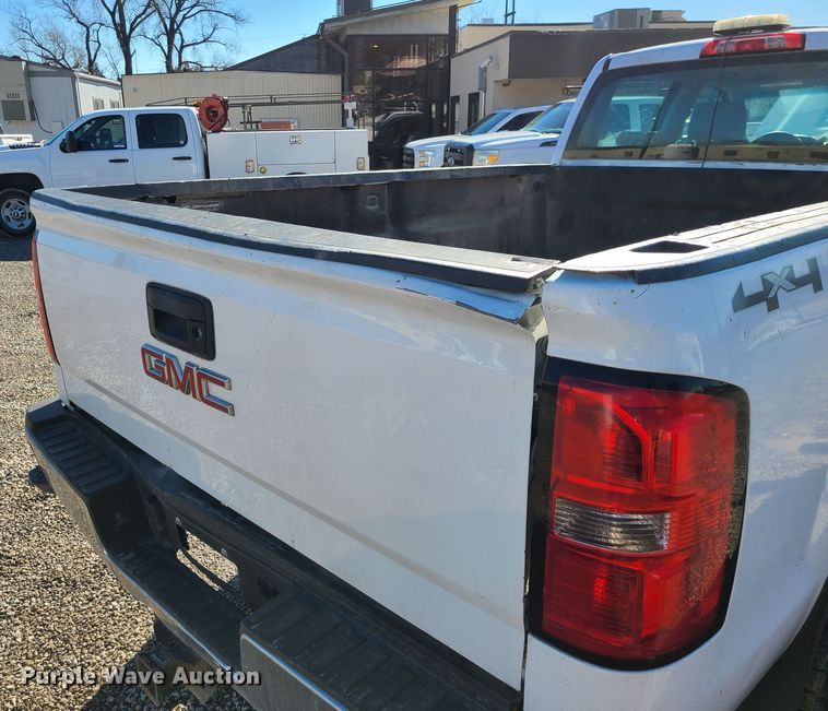 image for item JG9458 2015 GMC Sierra 2500HD  Crew Cab pickup truck