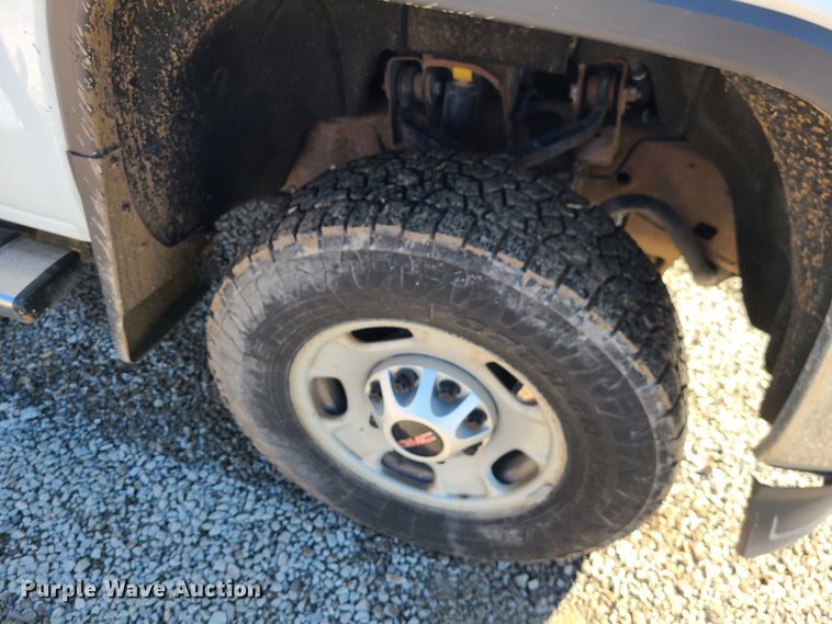 image for item JG9458 2015 GMC Sierra 2500HD  Crew Cab pickup truck