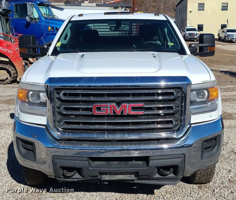 image for item JG9460 2015 GMC Sierra 3500HD  Crew Cab flatbed pickup truck