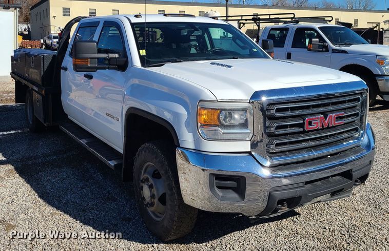 image for item JG9460 2015 GMC Sierra 3500HD  Crew Cab flatbed pickup truck