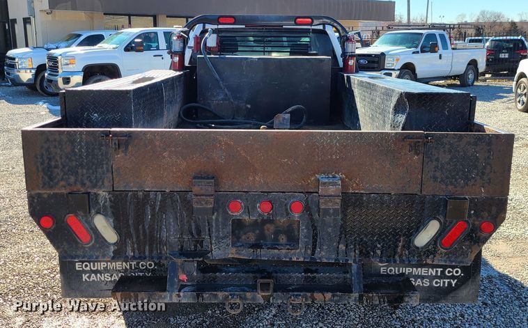 image for item JG9460 2015 GMC Sierra 3500HD  Crew Cab flatbed pickup truck