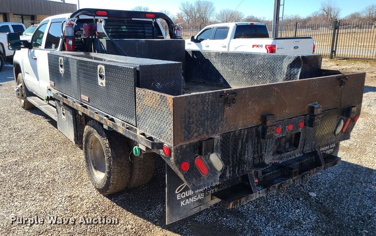 image for item JG9460 2015 GMC Sierra 3500HD  Crew Cab flatbed pickup truck