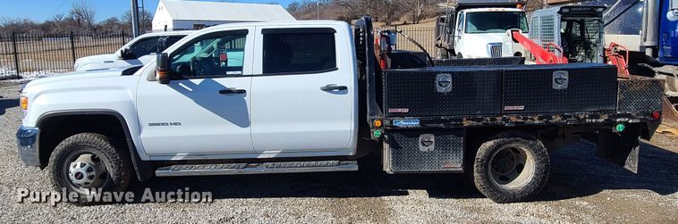 image for item JG9460 2015 GMC Sierra 3500HD  Crew Cab flatbed pickup truck