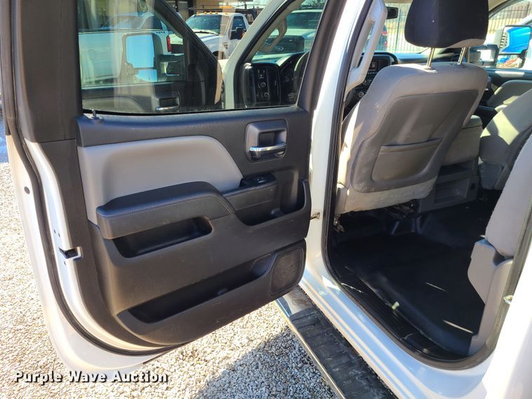 image for item JG9460 2015 GMC Sierra 3500HD  Crew Cab flatbed pickup truck