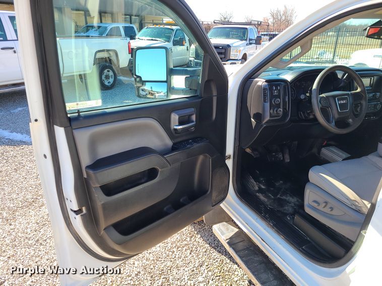 image for item JG9460 2015 GMC Sierra 3500HD  Crew Cab flatbed pickup truck