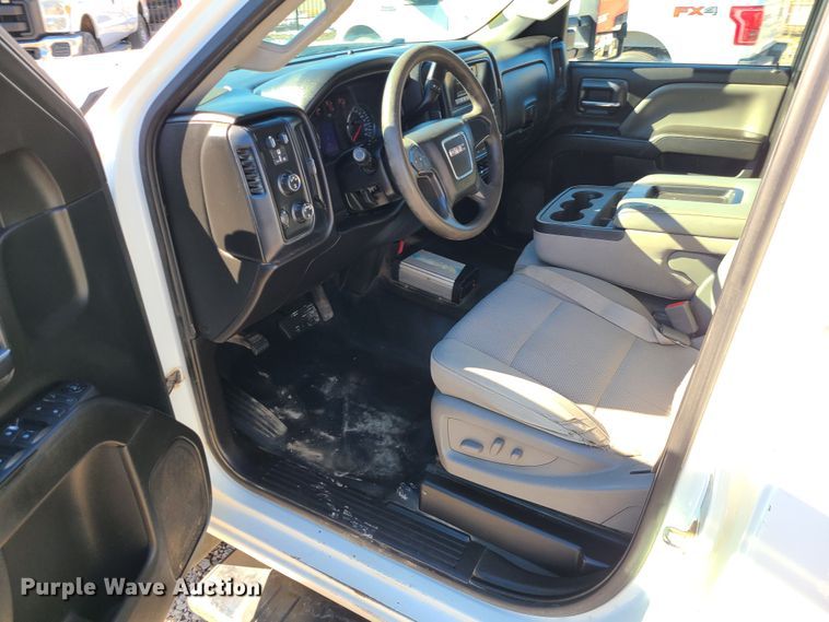 image for item JG9460 2015 GMC Sierra 3500HD  Crew Cab flatbed pickup truck